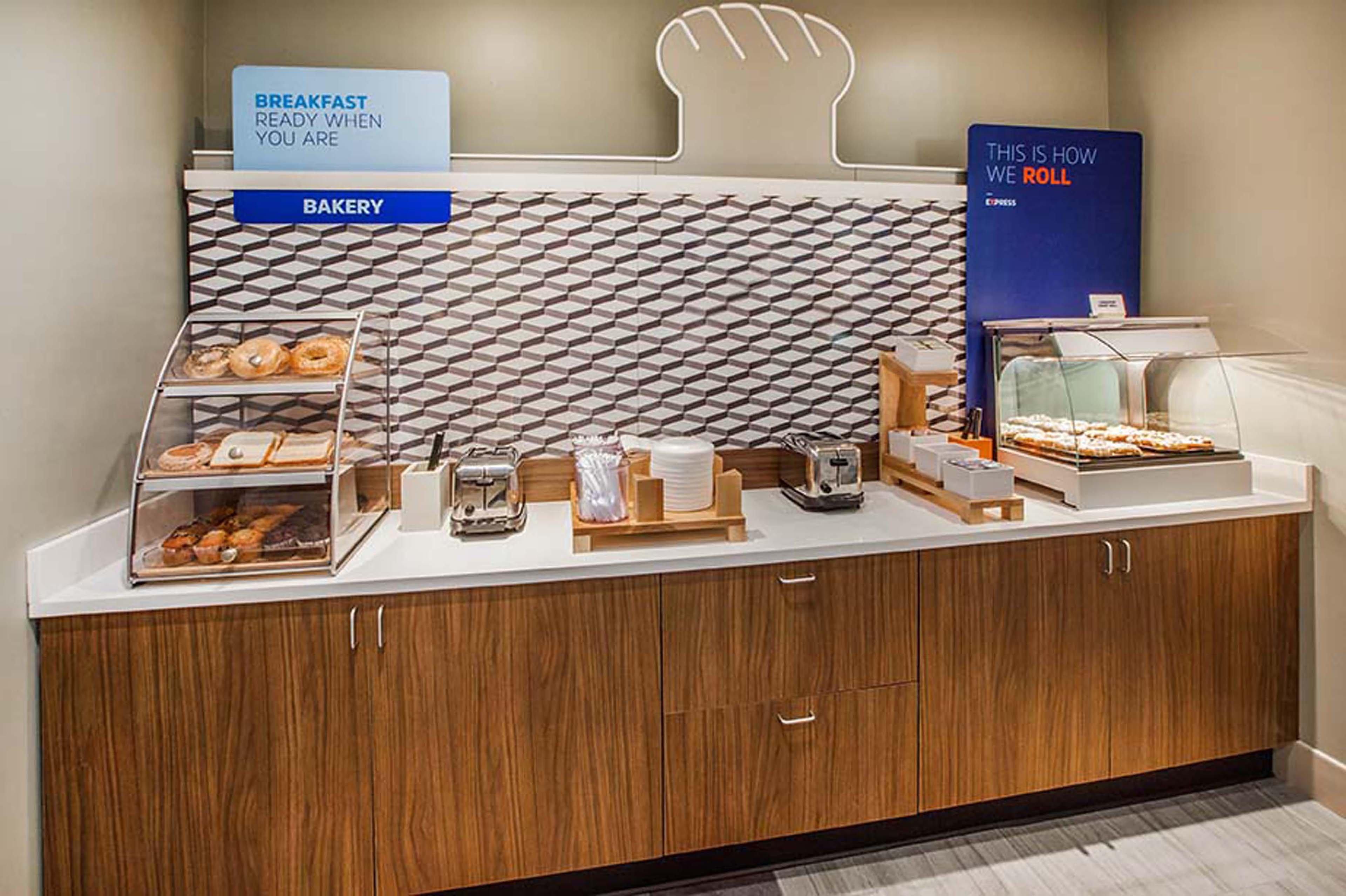Holiday Inn Express Fredericksburg - Southpoint By Ihg Dış mekan fotoğraf