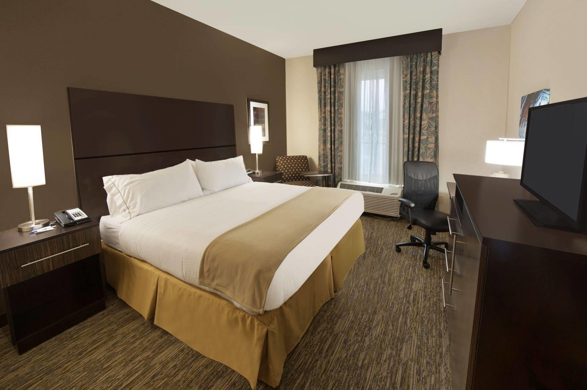 Holiday Inn Express Fredericksburg - Southpoint By Ihg Dış mekan fotoğraf